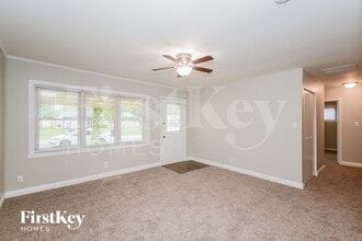 4931 Karen Dr in Lawrence, IN - Foto de edificio - Building Photo