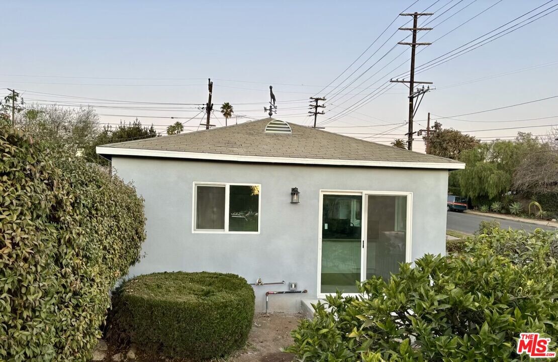 12671 Victoria Ave in Los Angeles, CA - Building Photo