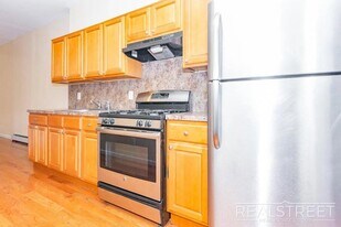? Spacious 2 Bedroom Apartment in Bushwick ? in Brooklyn, NY - Building Photo