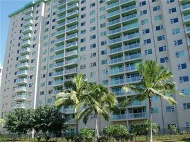 3009 Ala Makahala Pl in Honolulu, HI - Building Photo