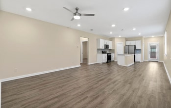 220 Fairfax Ave in San Marcos, TX - Building Photo - Building Photo