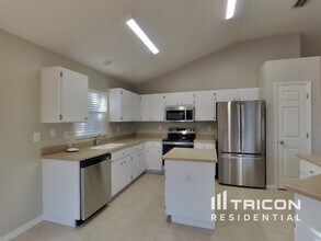 2312 Millcreek Ct in Valrico, FL - Building Photo - Building Photo