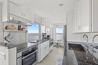 3230 S Ocean Blvd, Unit 3230 in Palm Beach, FL - Foto de edificio - Building Photo