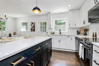 2038 Sandhurst Dr in Charlotte, NC - Building Photo - Building Photo