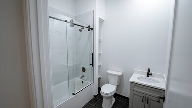 26 Lane Ave in West Caldwell, NJ - Foto de edificio - Building Photo