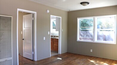 556 Indiana Ave in Venice, CA - Building Photo - Building Photo