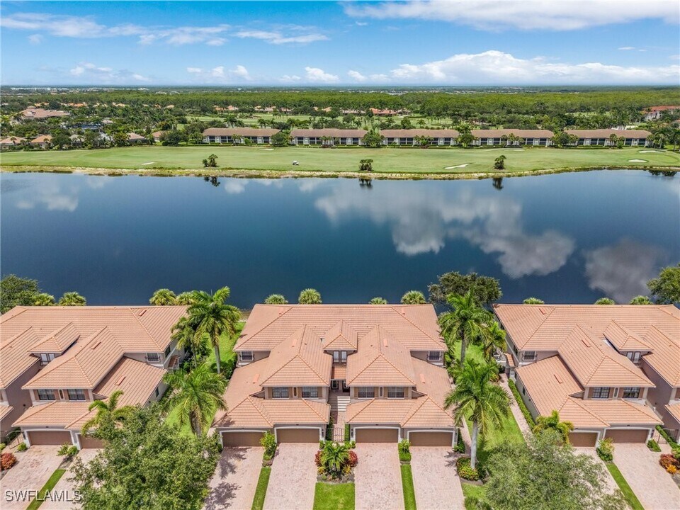 10462 Smoke House Bay Dr in Naples, FL - Building Photo