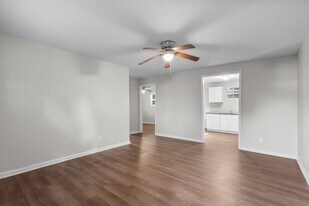 2328 Boss St in La Marque, TX - Building Photo