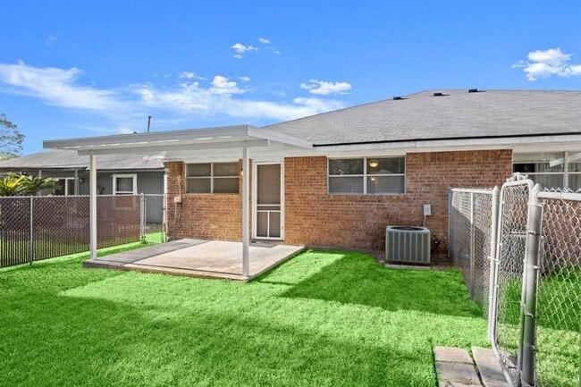 6316 Olson Ln in Pasadena, TX - Building Photo - Building Photo