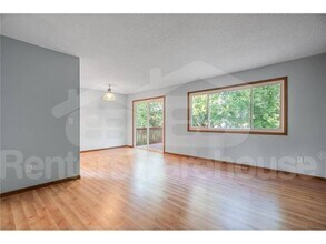 1360 Adams St S in Cambridge, MN - Building Photo - Building Photo