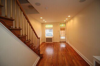 319 S Washington St in Baltimore, MD - Building Photo - Building Photo