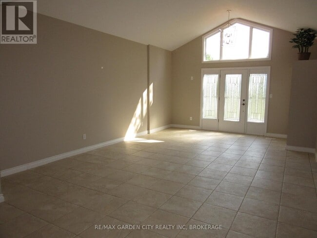 11981 Morris Rd in Welland, ON - Building Photo - Building Photo