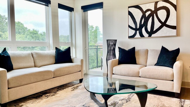 7480 Carriage Hills Dr, Unit ID1395446P in McLean, VA - Foto de edificio - Building Photo