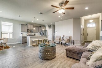 221 Oldcastle Wy in Fort Worth, TX - Building Photo - Building Photo