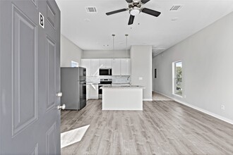 8201 Tower St in Houston, TX - Building Photo - Building Photo