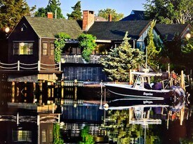 8 Chequit Ave in Shelter Island Heights, NY - Building Photo