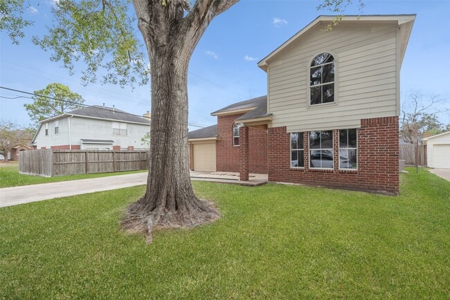 property at 11703 N Perry Ave