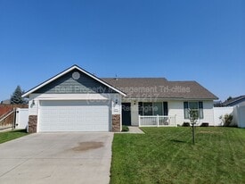 8605 Zepher Ct in Pasco, WA - Building Photo
