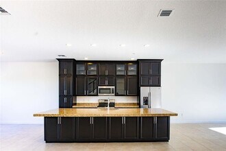 1759 NW 124th Way in Pembroke Pines, FL - Foto de edificio - Building Photo