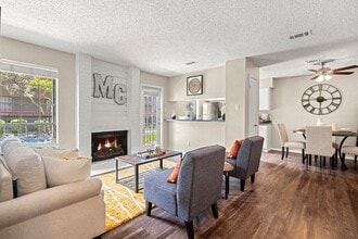 The Place at Oak Hills in San Antonio, TX - Building Photo - Building Photo