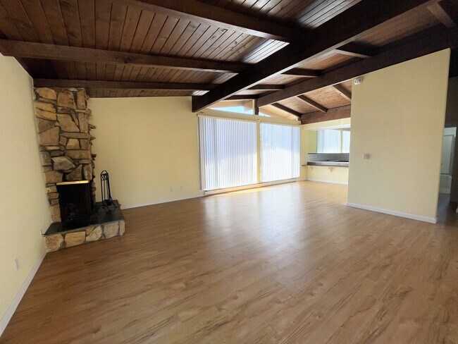 334 Newport Ave in Long Beach, CA - Building Photo - Building Photo