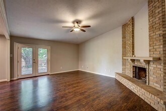 4024 Bristlecone Ln in Fort Worth, TX - Foto de edificio - Building Photo
