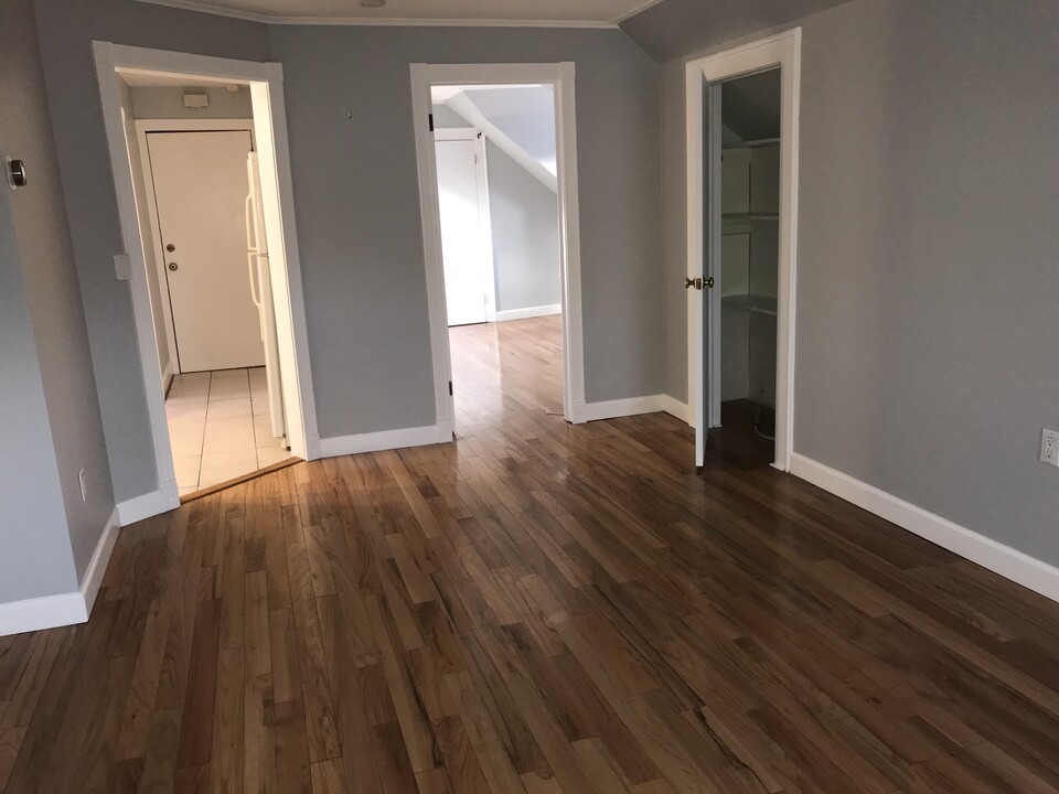750 Irving Pl, Unit 2F in Secaucus, NJ - Building Photo