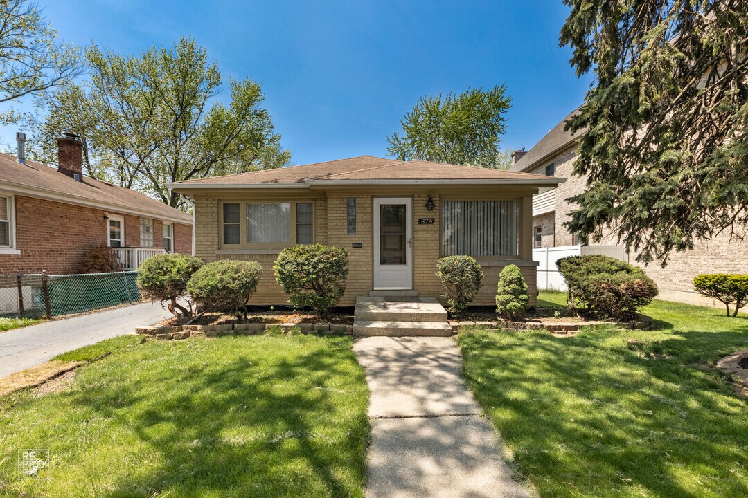 874 Fairfield Ave in Elmhurst, IL - Building Photo