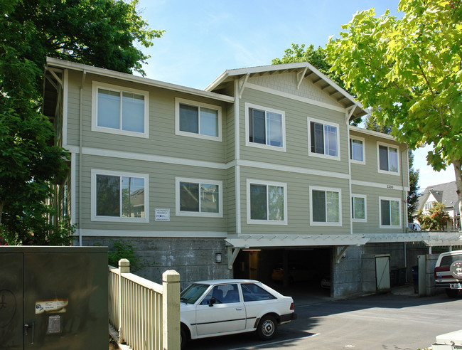 Trinity Court Apartments in Corvallis, OR - Building Photo - Building Photo