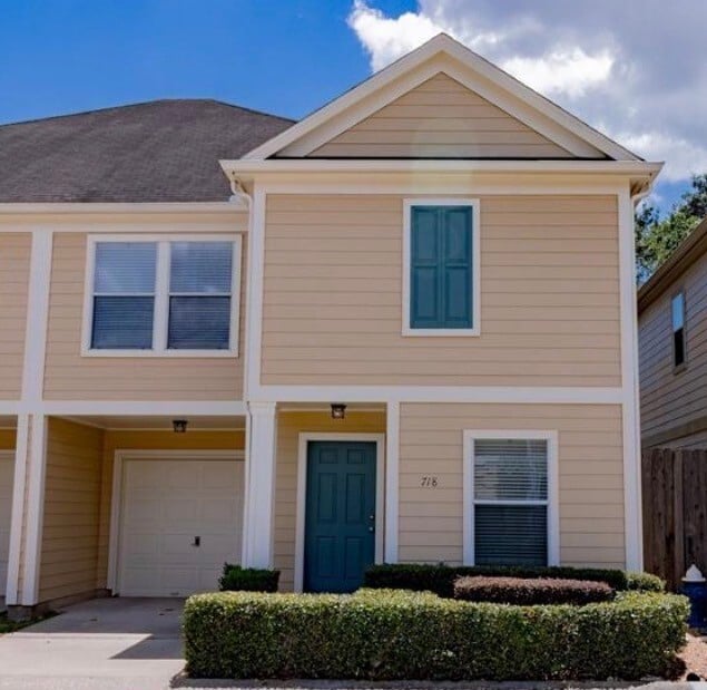 property at 718 Redwing Park Dr