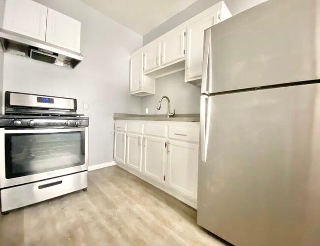 property at 854 S Oxford Ave