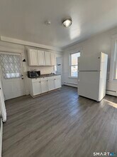 37 Eastwood Ave in Waterbury, CT - Foto de edificio - Building Photo