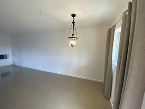 125 W Hidden Valley Blvd in Boca Raton, FL - Building Photo - Building Photo