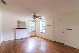 2020 Hollywood Dr in Tallahassee, FL - Building Photo - Building Photo