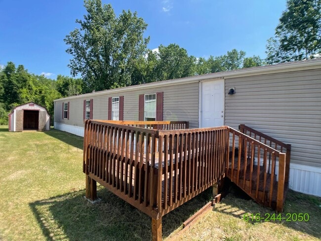 3329 Wesler Dr in Gobles, MI - Building Photo - Building Photo