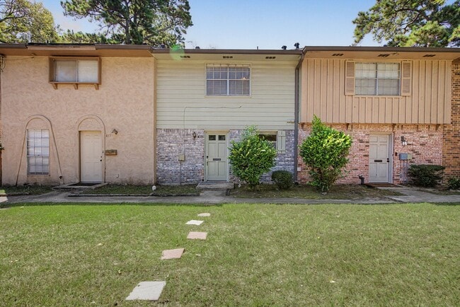 property at 413 W Semands Ave