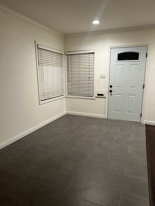 9018 Santa Fe Ave in South Gate, CA - Building Photo