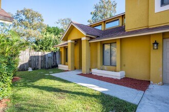 13745 Yarmouth Dr in Wellington, FL - Building Photo - Building Photo