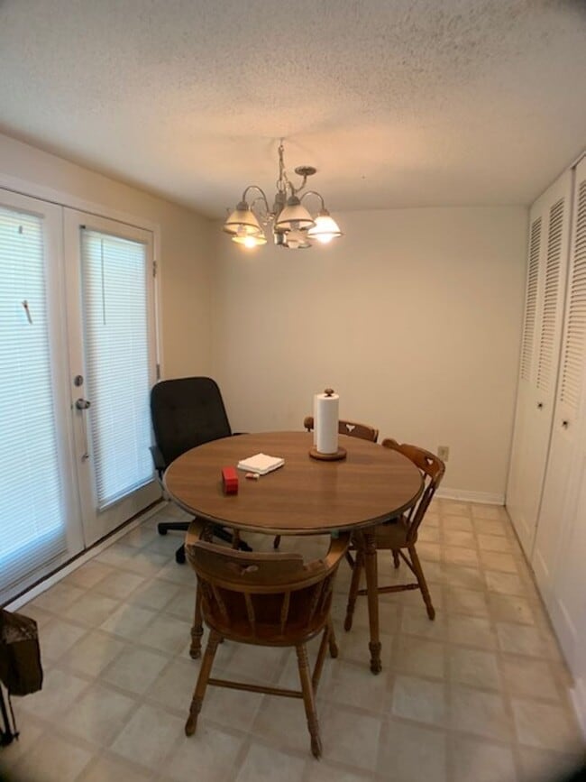 4210 Sterlingworth Dr in Raleigh, NC - Foto de edificio - Building Photo