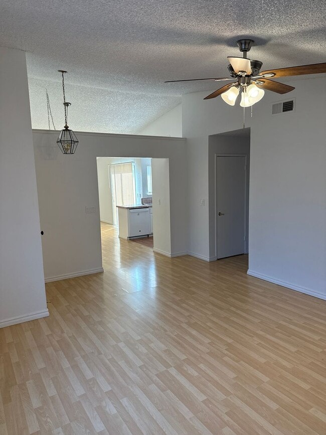 512 Yosemite Dr in Tracy, CA - Building Photo - Building Photo