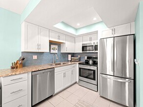 1423 Avenida del Circo, Unit Sea Breeze Condos. #1C in Venice, FL - Building Photo - Building Photo