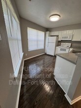 814 Castleglen Dr in Garland, TX - Foto de edificio - Building Photo
