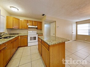 2147 66th Ave S in St. Petersburg, FL - Foto de edificio - Building Photo