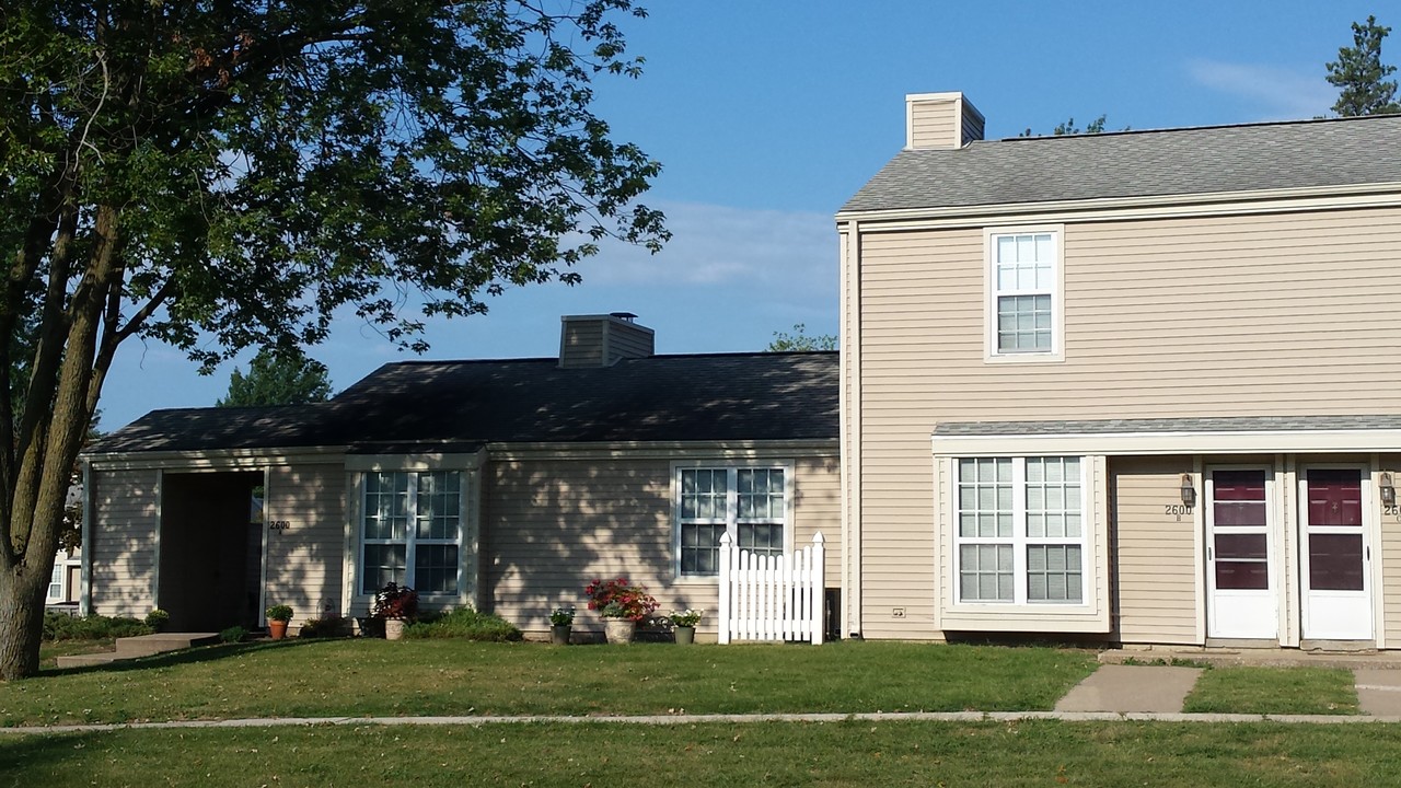 Newbury Village Burlington Cooperative in Burlington, IA - Building Photo