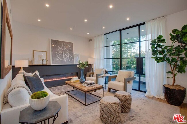 1254 N Las Palmas Ave in Los Angeles, CA - Building Photo - Building Photo