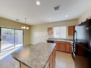 712 N Highlands Grove Ln in Sahuarita, AZ - Building Photo - Building Photo