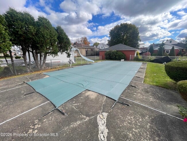 708 Woodmere Ave in Dickson City, PA - Building Photo - Building Photo