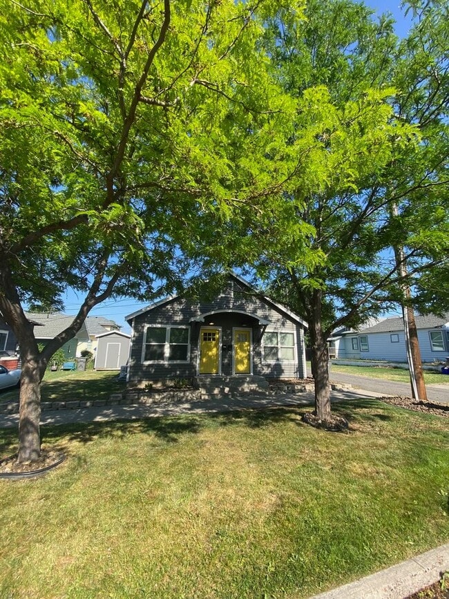 16 N Everett St in Kennewick, WA - Building Photo - Building Photo