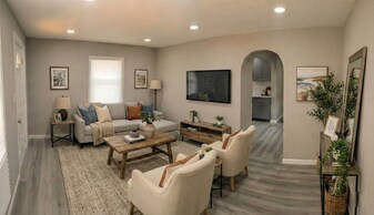 10824 Apricot St in Oakland, CA - Building Photo