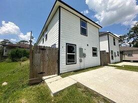 9241 Seeker St in Houston, TX - Building Photo